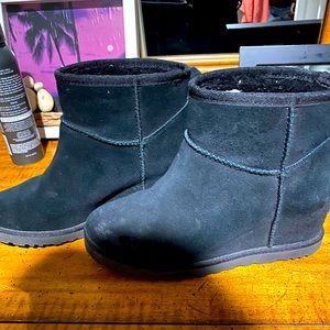 Short Ugg wedge boot